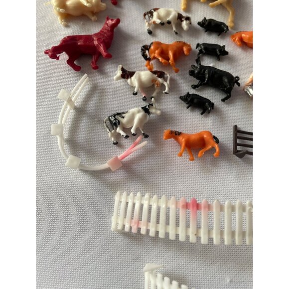 Vintage Farm tiny Animal & Figures Toy Set With Fencing - Picture 6 of 7